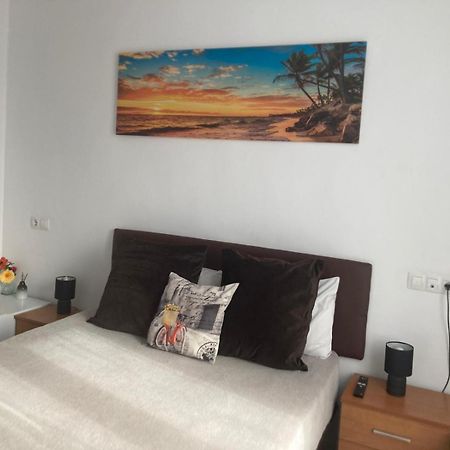 Room With Private Bathroom And Balcony Nearby The Mercado Central, Center And Beach Alicante Bagian luar foto