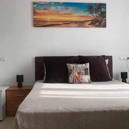 Room With Private Bathroom And Balcony Nearby The Mercado Central, Center And Beach Alicante Bagian luar foto