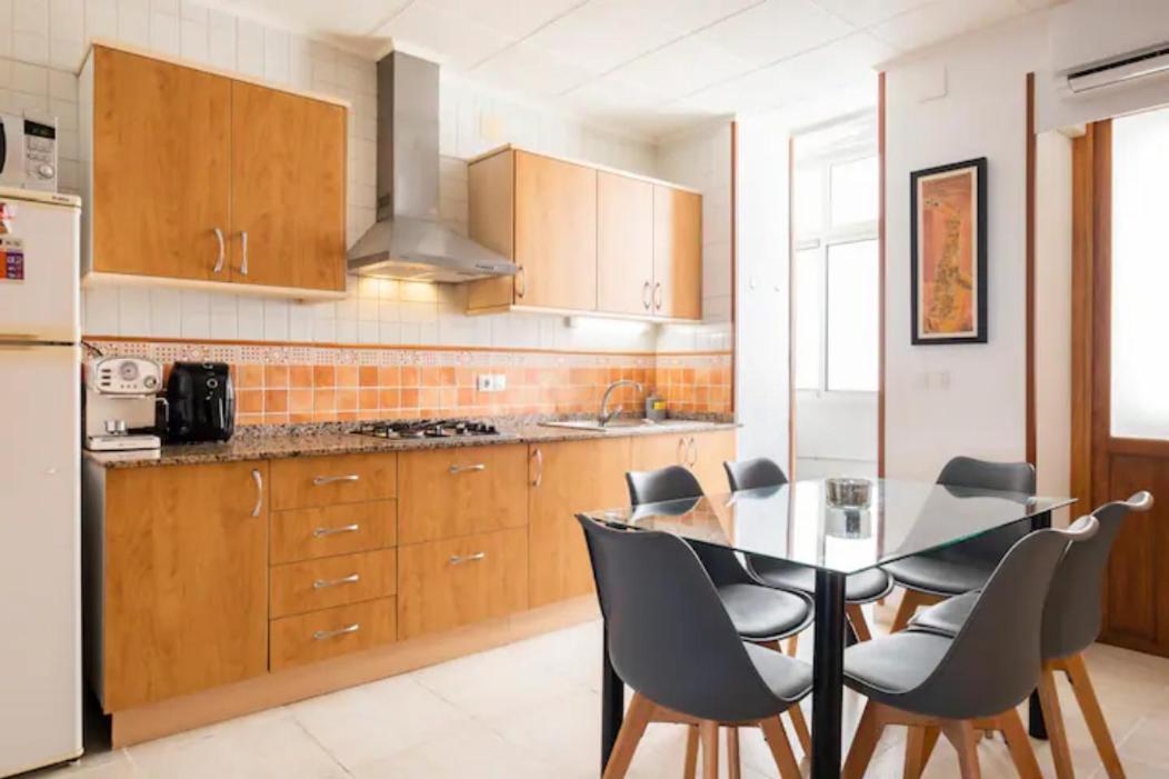 Room With Private Bathroom And Balcony Nearby The Mercado Central, Center And Beach Alicante Bagian luar foto
