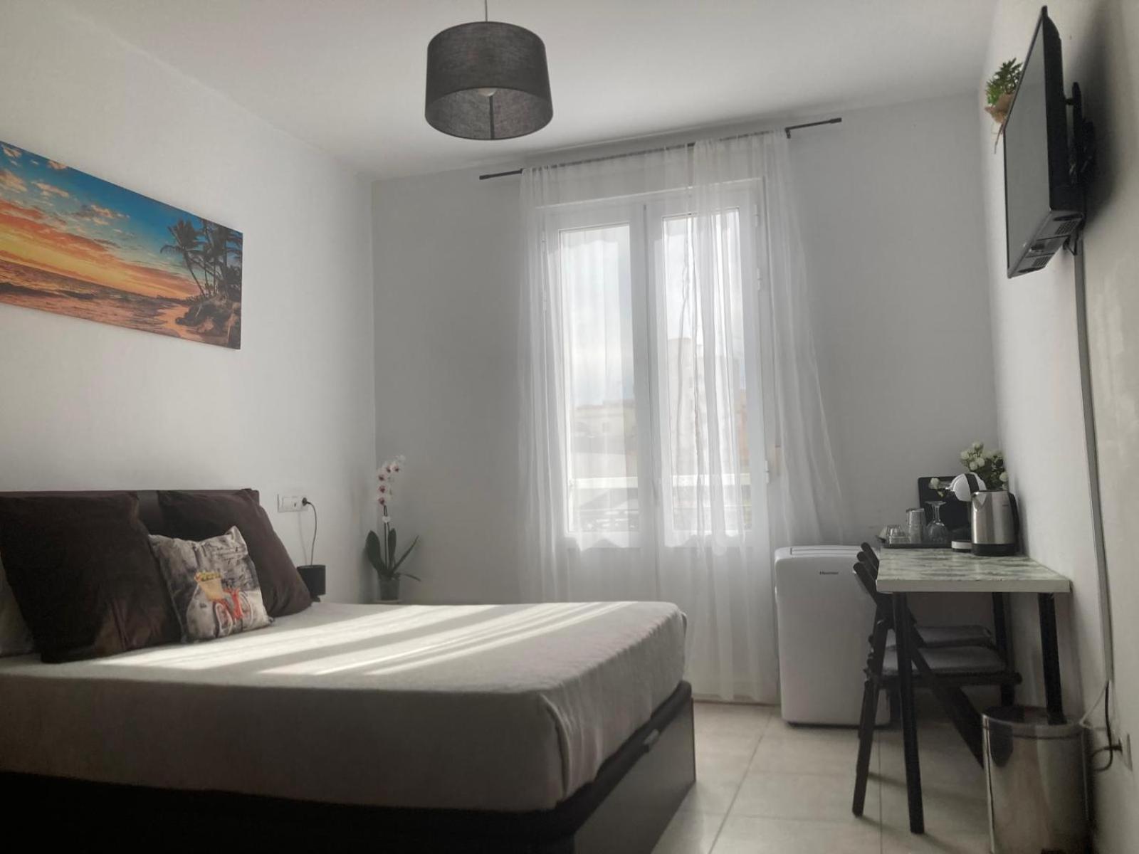 Room With Private Bathroom And Balcony Nearby The Mercado Central, Center And Beach Alicante Bagian luar foto